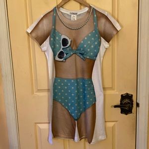 New FauxReal Novelty T-shirt Size M Bikini Babe
